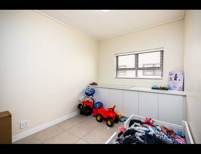 3 BEDROOM APARTMENT FOR SALE IN SANDOWN